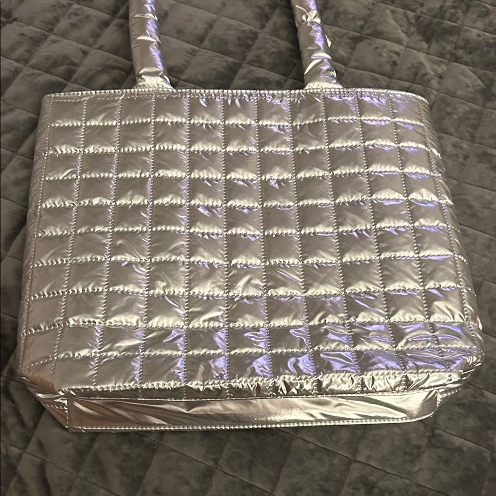 Clinique Metallic Silver Quilted Tote - Picture 6 of 7